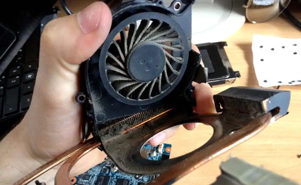 Чистка ноутбука HP от пыли в Набережных Челнах. Замена термопасты